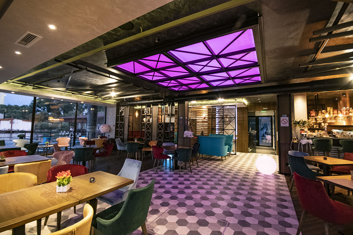 Bar and restaurant Flow in Belgrade